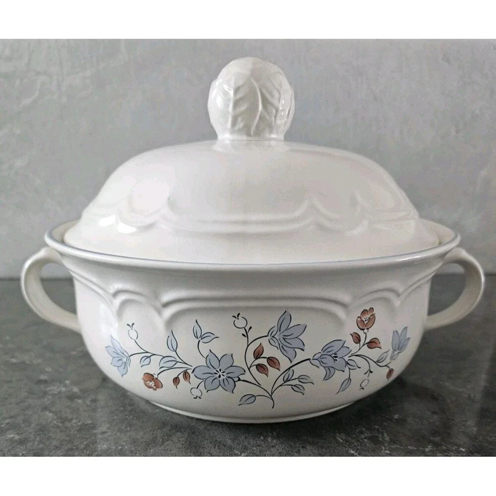Vintage Cordella Stoneware Covered Casserole Dish Japan Floral Blue Trim 2 Qt